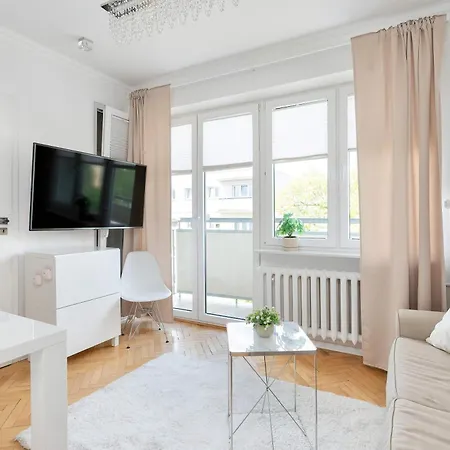 Cozy With A Balcony Near Regan Park By Renters *