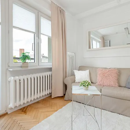 Cozy With A Balcony Near Regan Park By Renters شقة *