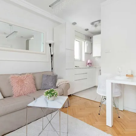 Appartement Cozy With A Balcony Near Regan Park By Renters Gdańsk