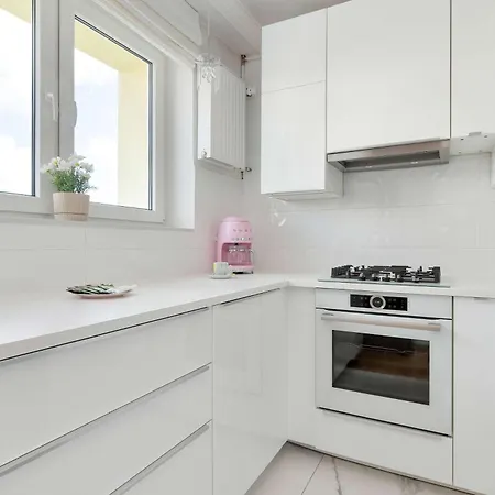 Cozy With A Balcony Near Regan Park By Renters Appartement