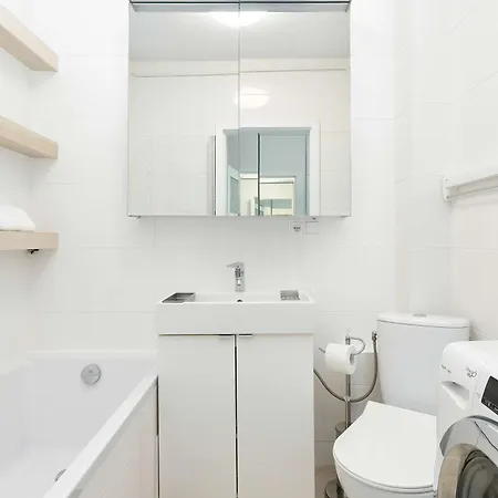 Cozy With A Balcony Near Regan Park By Renters غدانسك