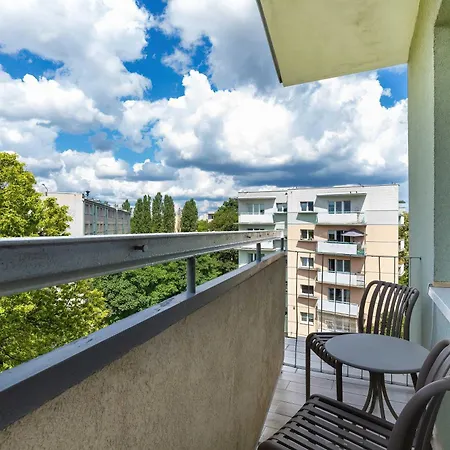 Cozy With A Balcony Near Regan Park By Renters Appartement Gdańsk