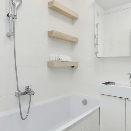 Appartement Cozy With A Balcony Near Regan Park By Renters *