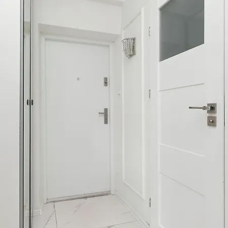 Cozy With A Balcony Near Regan Park By Renters *